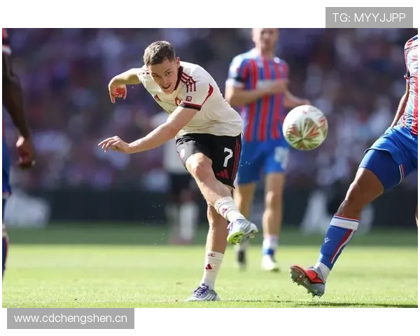 利物浦中场转型难题:从跑动覆盖到组织控制的阶段性挑战 利物浦中场转型难题:从跑动覆盖到组织控制的阶段性挑战