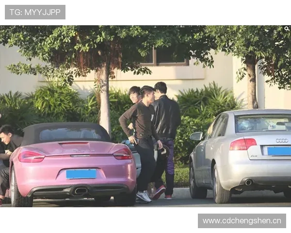 管晨辰居然开起超跑了？这生活跟他球场形象差太远了吧！